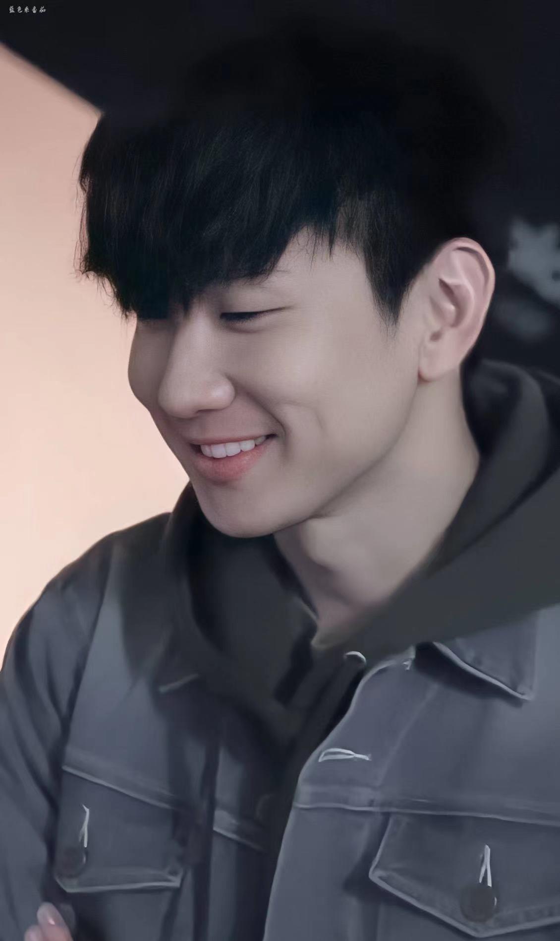 当林俊杰抓到粉丝爬墙,奶凶奶凶的林霸霸上线了_高清图集_新浪网