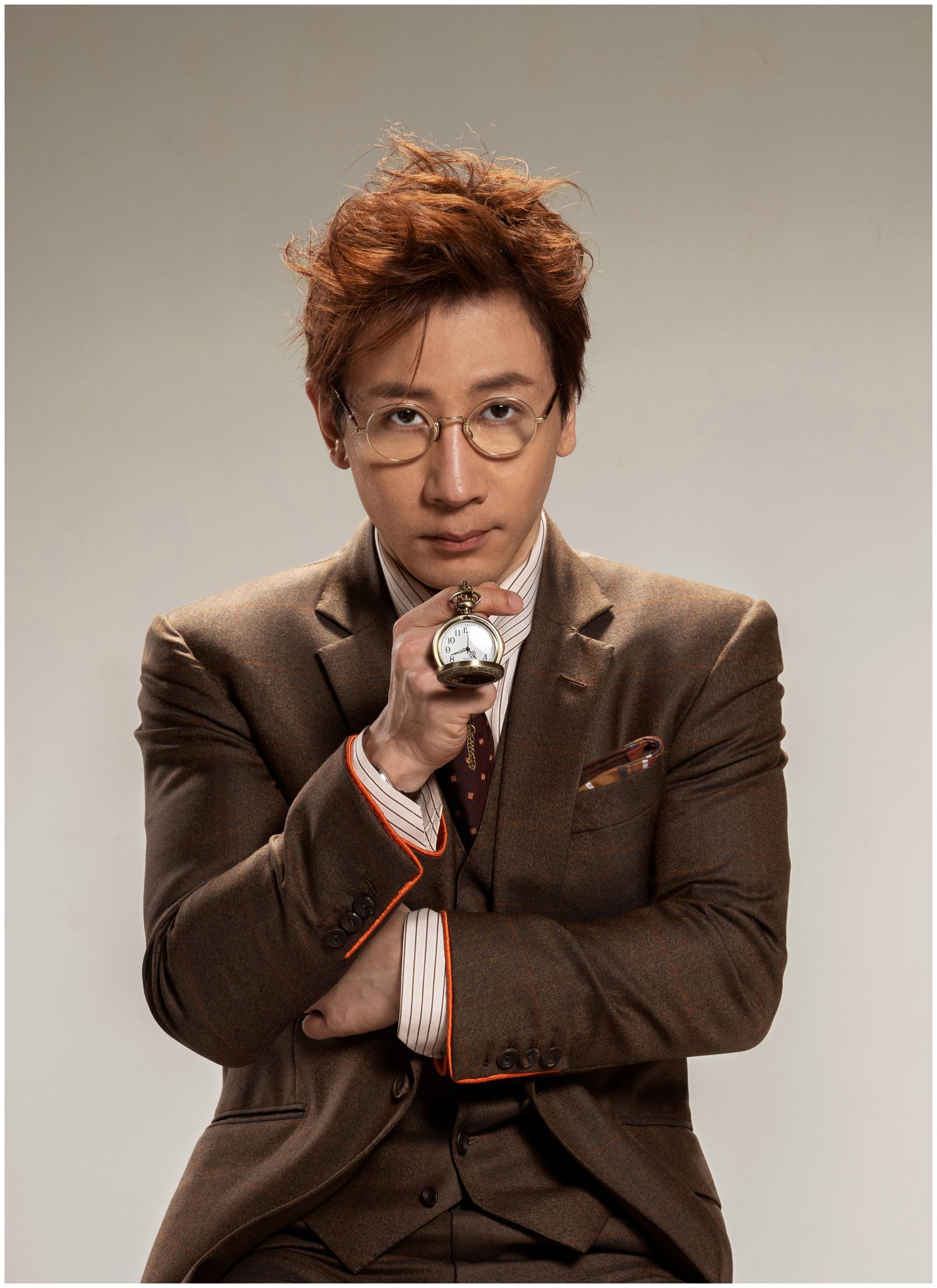 刘谦最新写真曝光 西装革履尽显绅士风范|刘谦|绅士|风范_新浪新闻