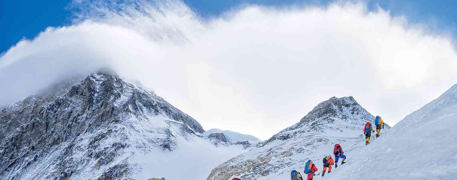 珠穆朗玛峰登山路线,虽然沿途困难重重,但风景还是很不错的__财经头条