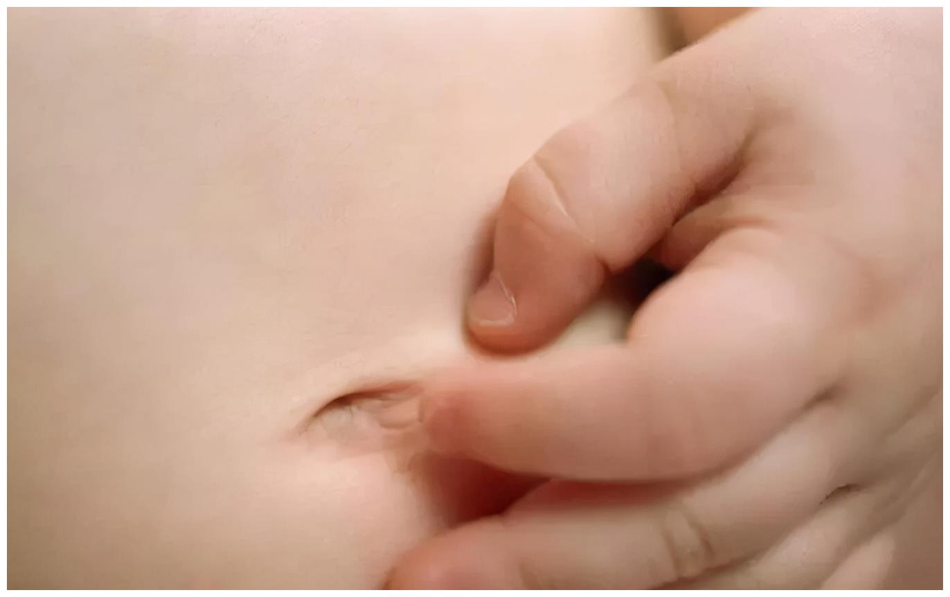 肚脐眼处于健康状态的时候,分泌物在正常范围内是比较少,不会造成肚脐