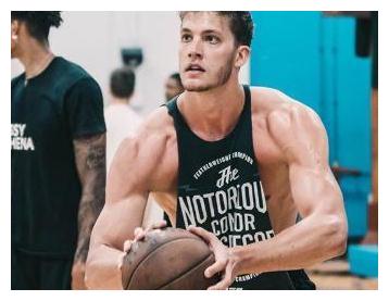 伦纳德自曝肌肉照手臂青筋如詹皇网友调侃搬砖轻松