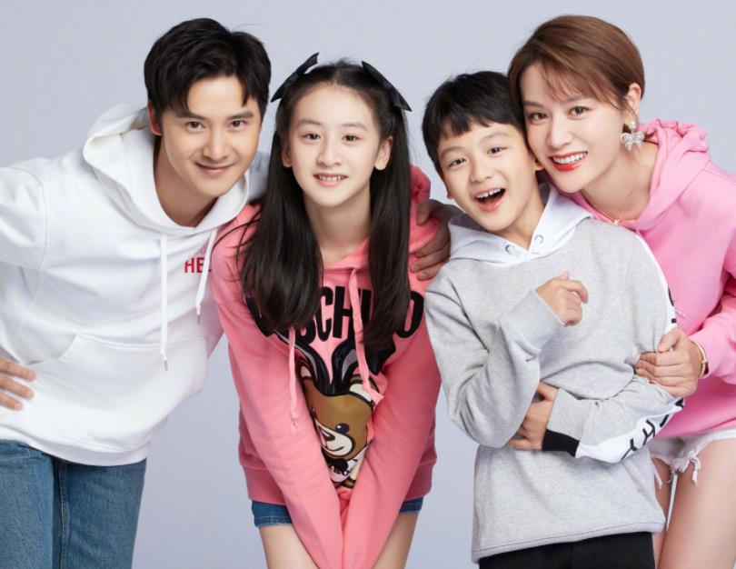 田亮一家四口亮相,娱乐圈里模范家庭