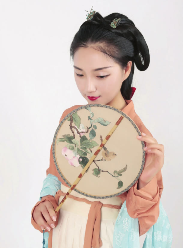 髻之美:侧垂髻披发造型|头发|假发片|发尾_新浪新闻