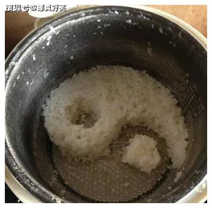 搞笑GIF:上厕所正确玩手机方法休闲区蓝鸢梦想 - Www.slyday.coM 搞笑GIF:上厕所正确玩手机方法休闲区蓝鸢梦想 - Www.slyday.coM