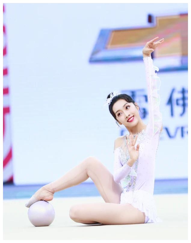 宣璐做体操穿光腿神器当她转身那刻这腿我没眼花