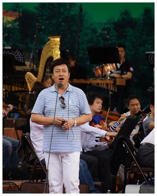 吕继宏在接受央视《艺术人生》的采访时,还对自己的老乡,铁杆朋友朱军