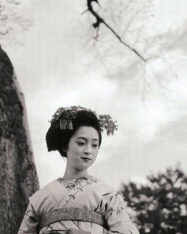 终成花魁,接待过美国总统和英国女王|艺伎|岩崎峰子|雅子_新浪新闻