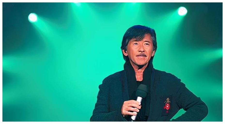 72岁的殿堂级歌手林子祥很少出现头发花白像普通的老人