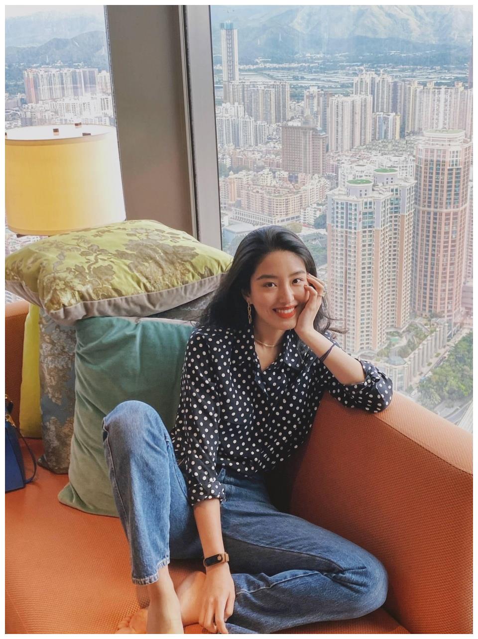 28岁杨采钰一袭红裙超惊艳这个dior香氛大使被称东方费雯丽