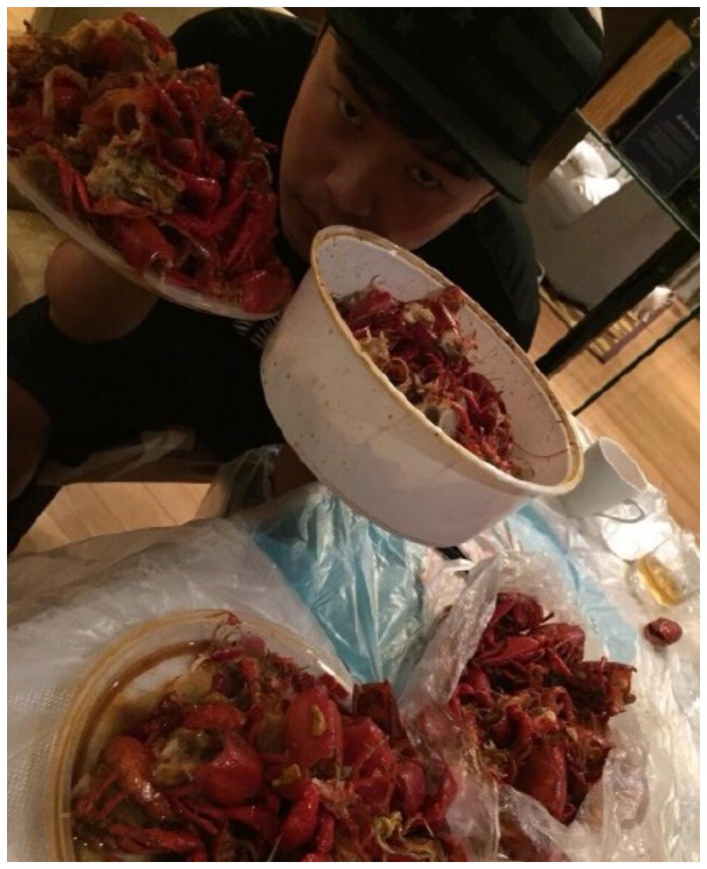 论明星们吃饭的瞬间,贾玲和陈赫不愧是好搭档