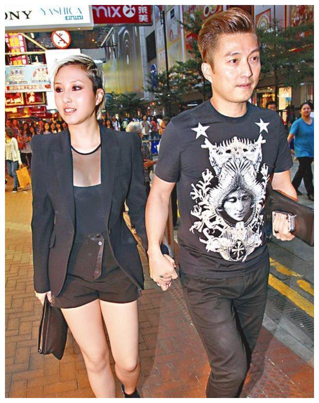 43岁陈山聪再婚伍咏薇被敬茶喜极而泣,姐弟俩20年感情得来不易