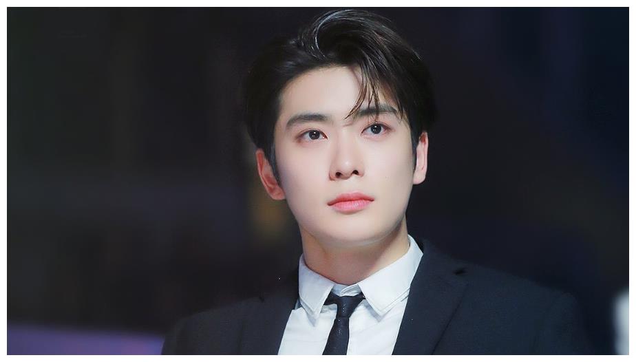 盘点高颜值男爱豆最小的才17岁车银优被称统一饭圈审美