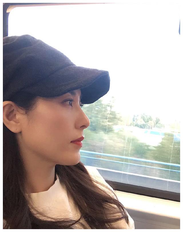 杨幂和曾黎同框旧照曾黎真的美得很嚣张这鼻子可以媲美董洁了