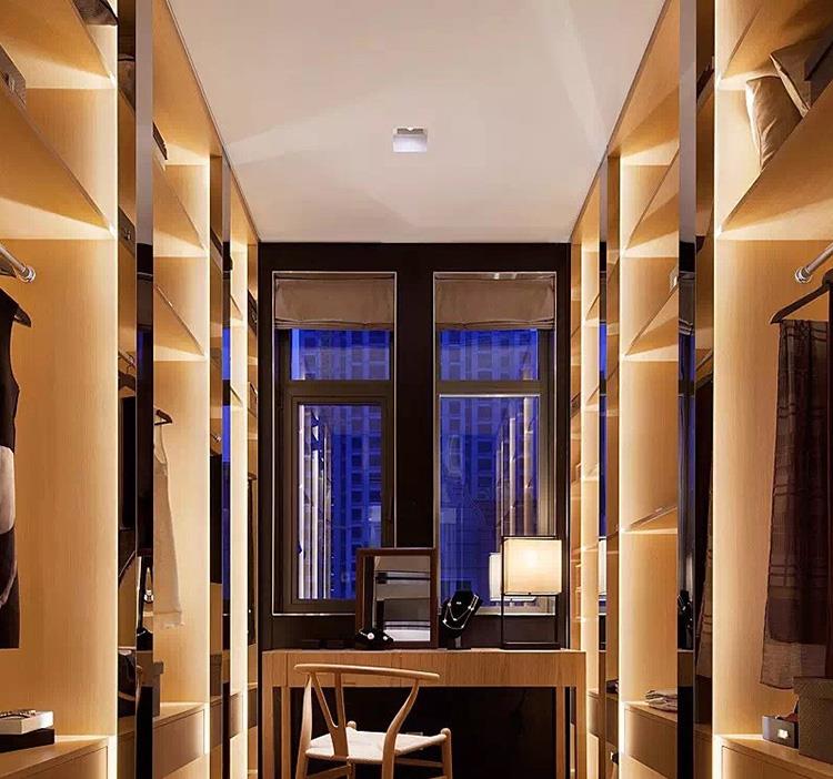 女生都喜欢的衣帽间用这样的灯光女生会更美