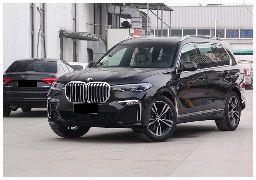 外观方面,这车给人的第一感觉,就是长得很像宝马x5,无论是车身的轮廓