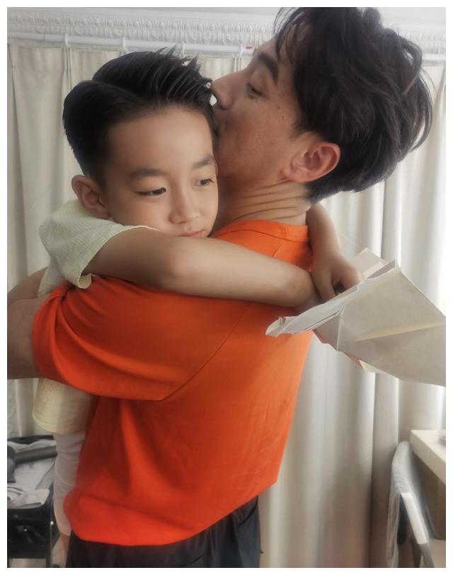 李光洁为何与郝蕾离婚与隋雨蒙走进婚姻后有了一个可爱的儿子