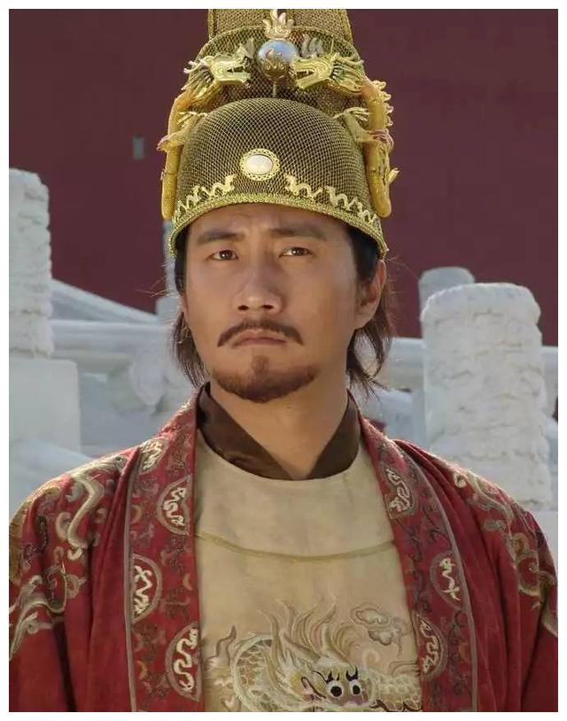 中国皇帝的龙袍历代如何演变，黄袍加身，为什么宋朝主流是红色|龙袍|皇帝|黄色_新浪新闻