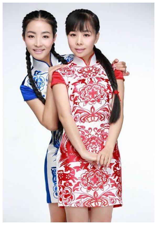 王二妮全家照,父母质朴,老公帅气,妹妹比她还漂亮