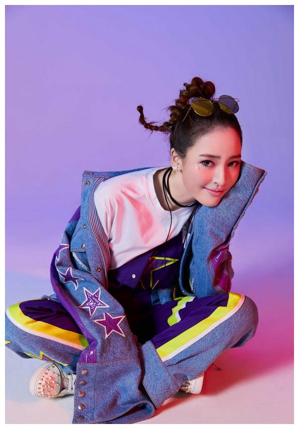 刘雪婧释放情感引力单曲sober陷入放纵的黑洞