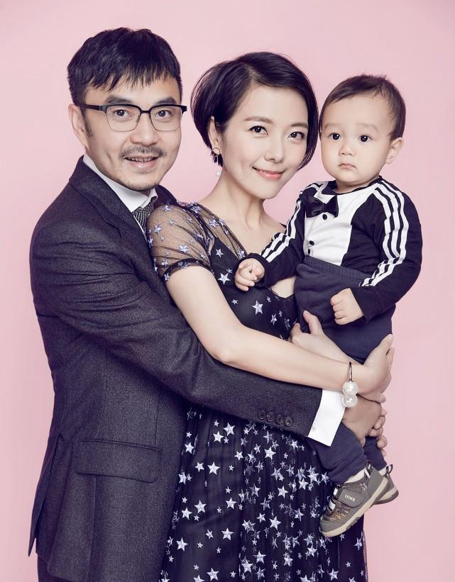 汪涵首次带儿子参加节目儿子沐沐小小年纪就不怯场更像妈妈