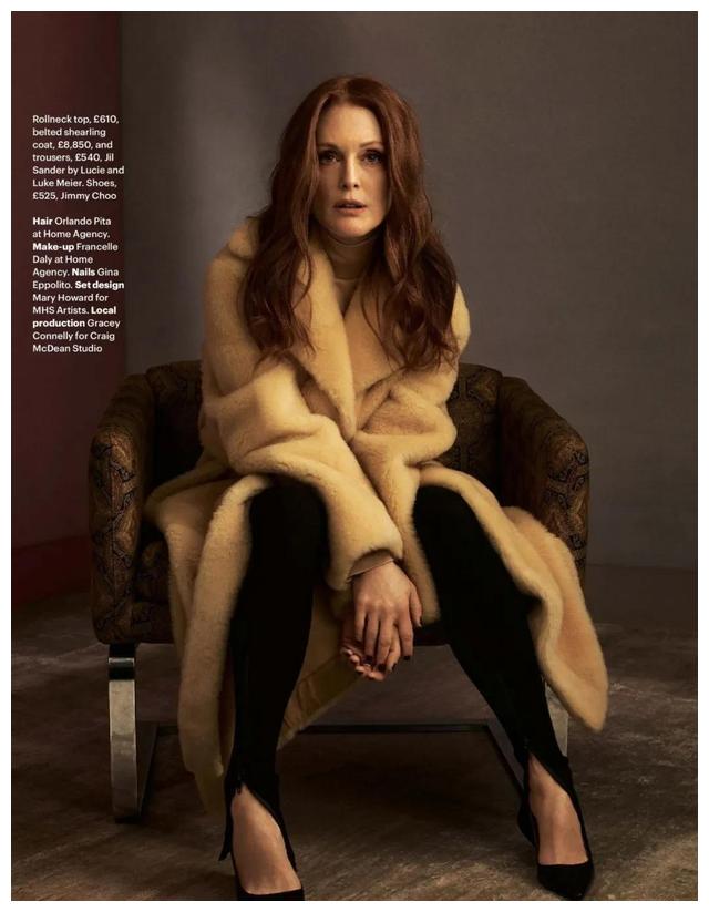 组图她就是气质代名词60岁朱丽安摩尔杂志大片