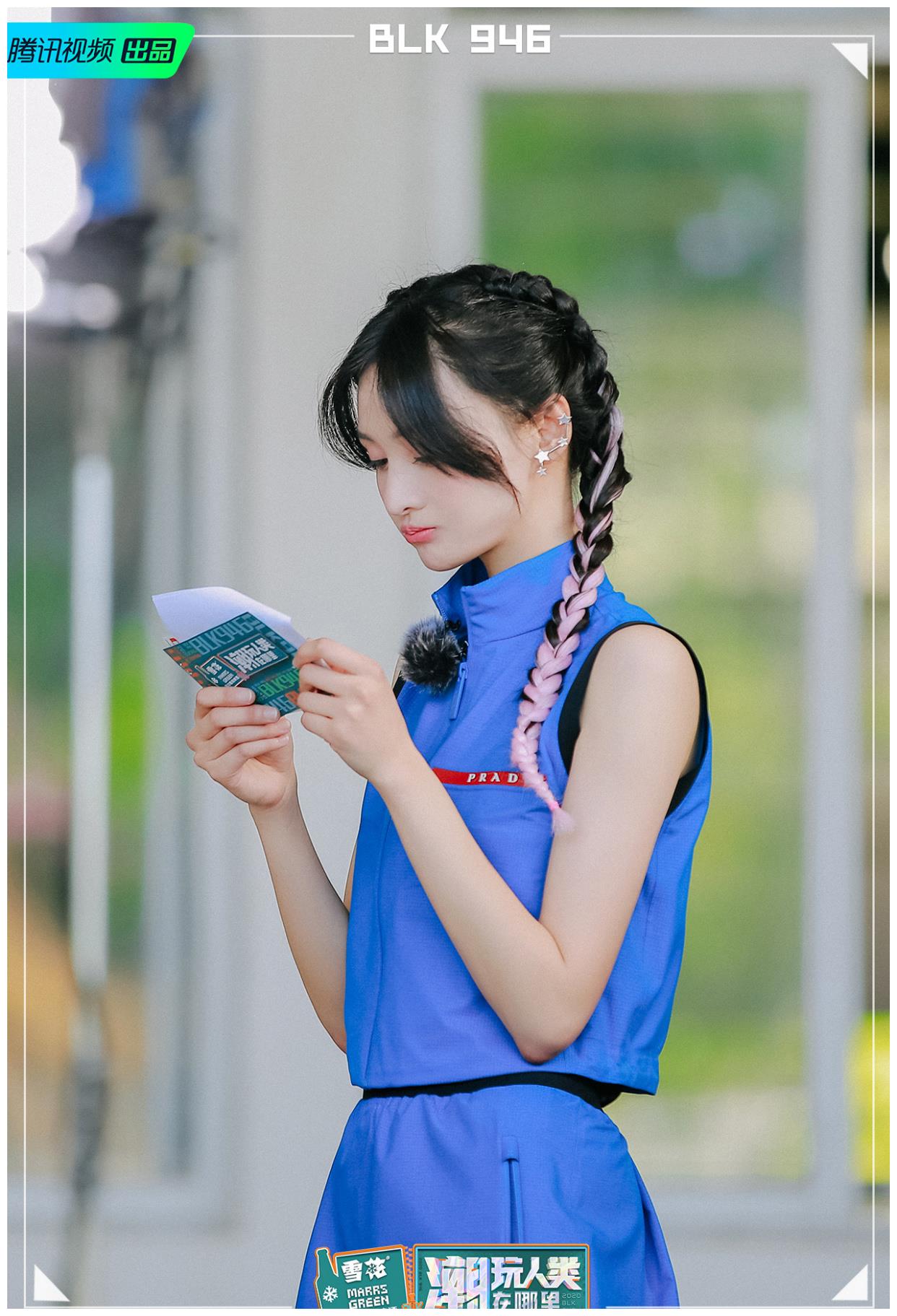 郑爽不愧是"小仙女",一身蓝色工装 挑染马尾,又美又飒好养眼