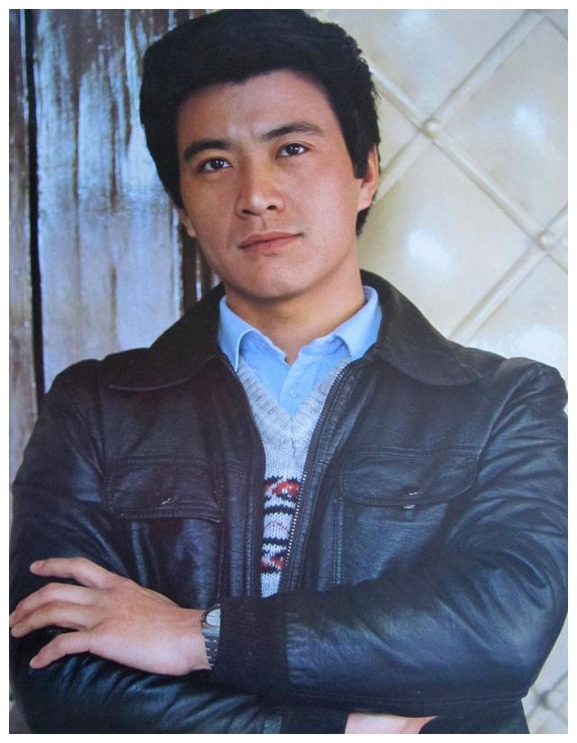 周里京80年代男明星齐名唐国强比陈道明更帅立志做演技派