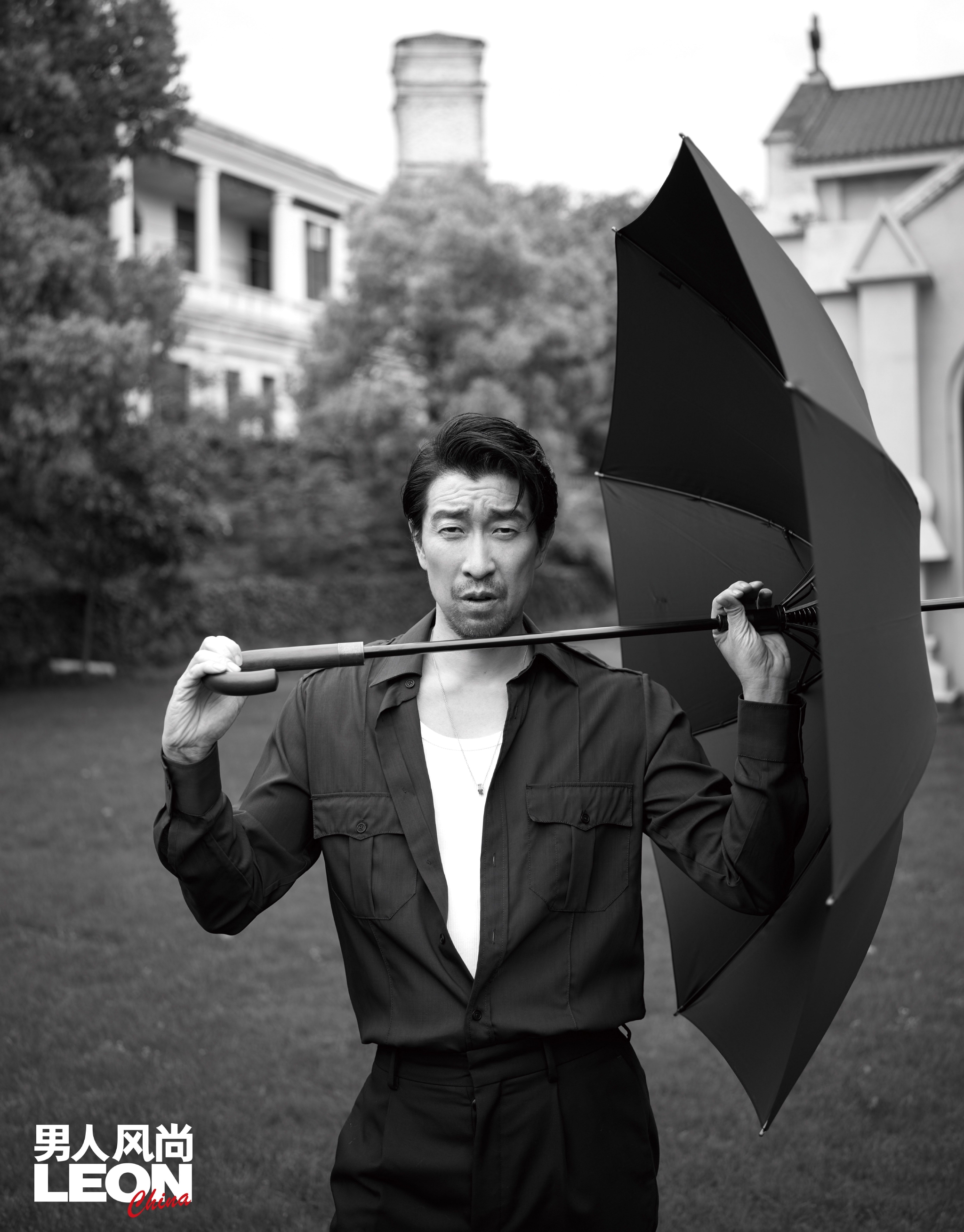 王千源《男人风尚》五月刊封面释出 黑白碰撞释放松弛型格魅力_高清