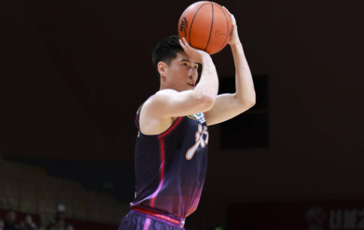 罚球19中18，并带队赢球！媒体人：未来3-4年，他都是国家队常客