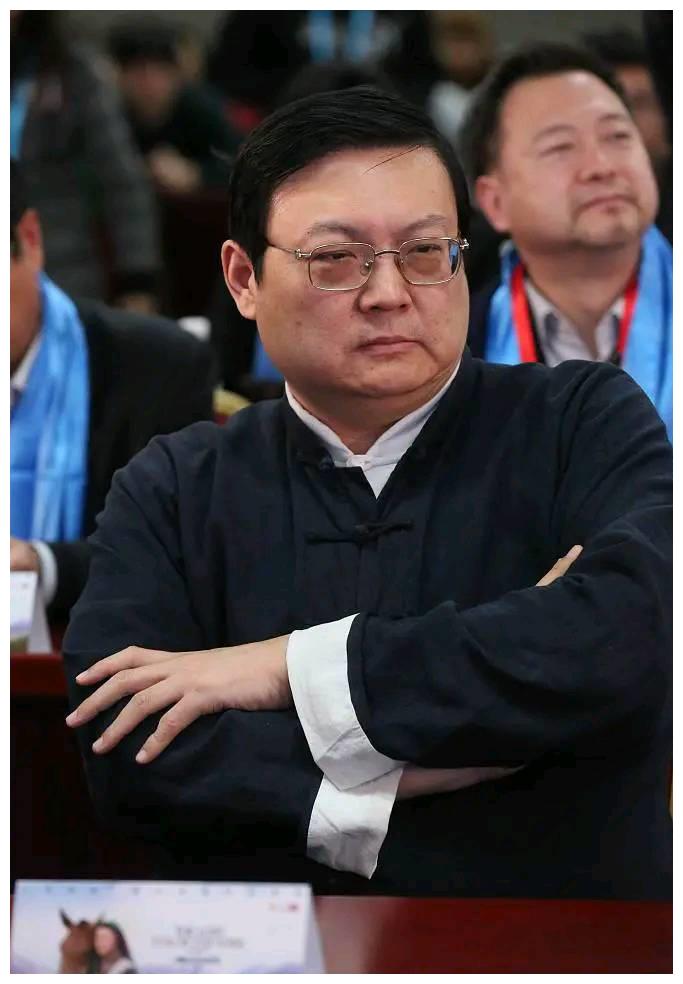 渊博的梁宏达.上知天文下知地理.节目停播后网友觉得非常遗憾