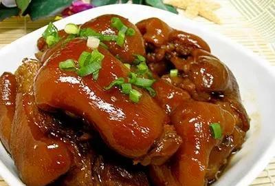 肉香酥烂的扣肘子还是自己家做的香