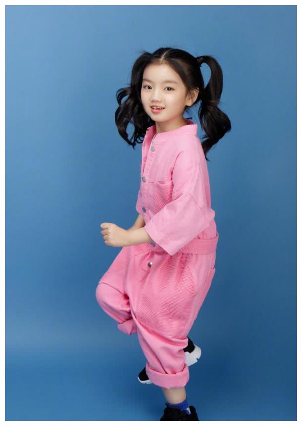 小童星阿拉蕾,3岁出道年入百万,如今8岁谁还记得她?