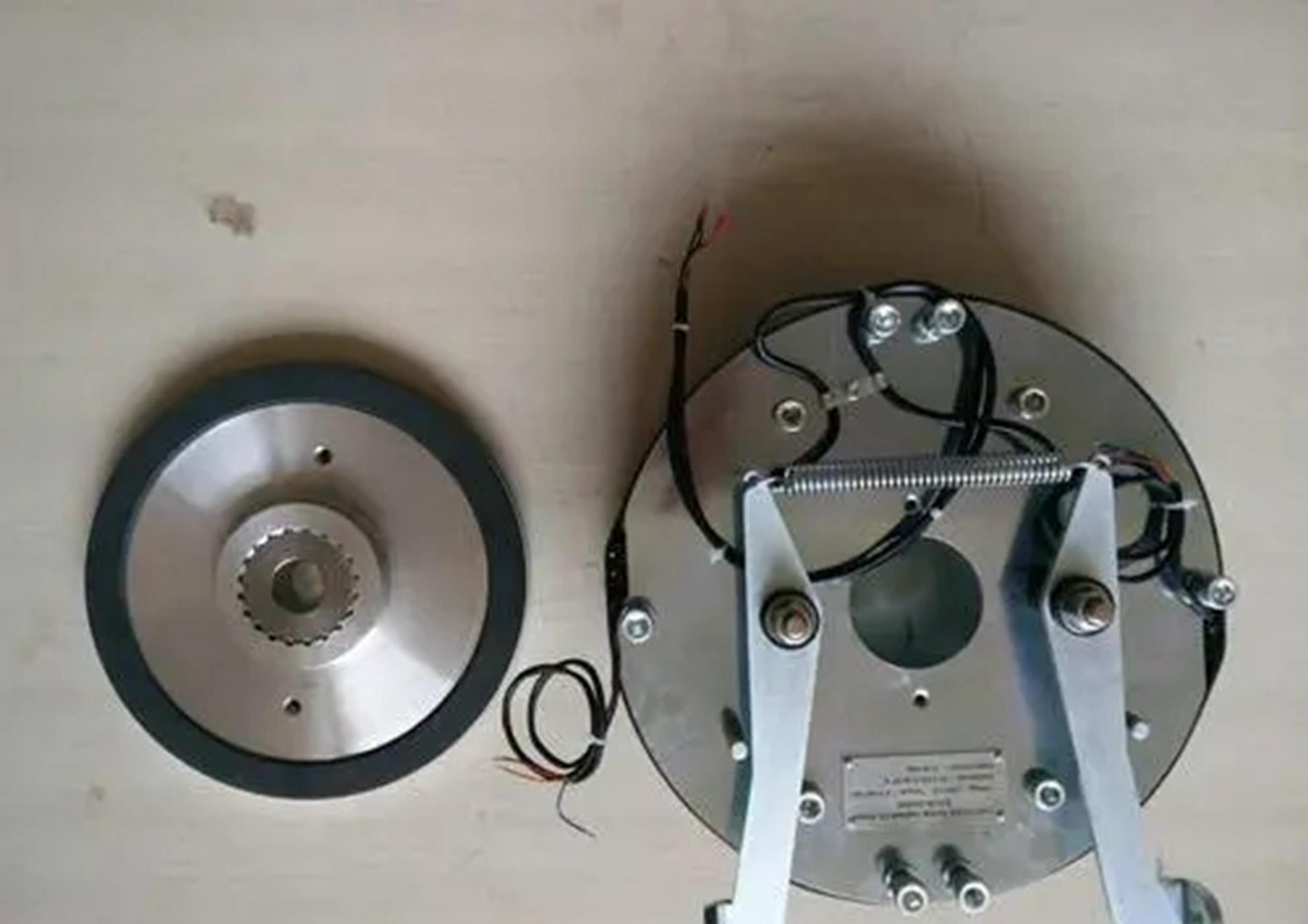 电梯抱闸声音大怎样处理