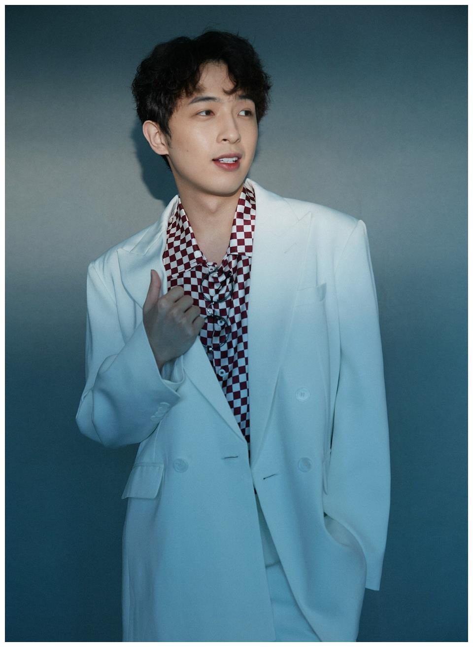 黄德毅受邀耀客传媒年度发布与宋茜合作陌生的恋人幽默爆棚