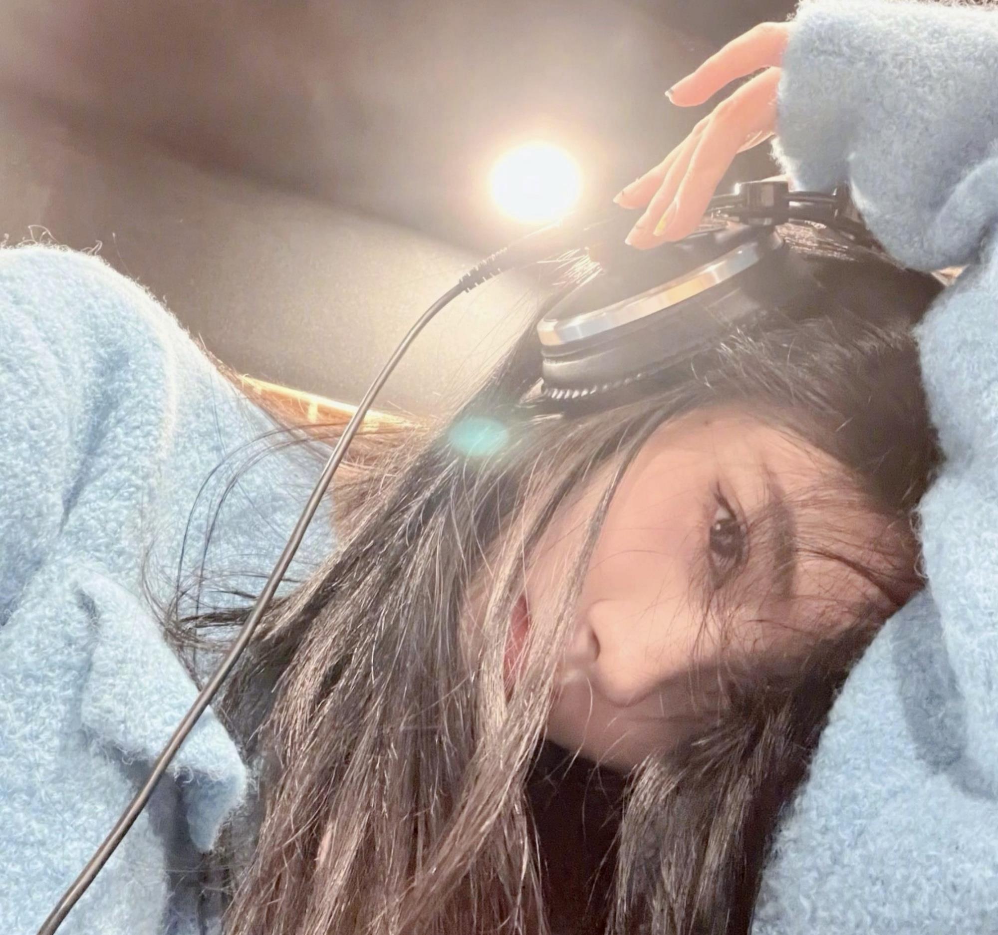 鞠婧祎发个小小的库存美女贴贴这对镜自拍谁看谁不迷糊哦