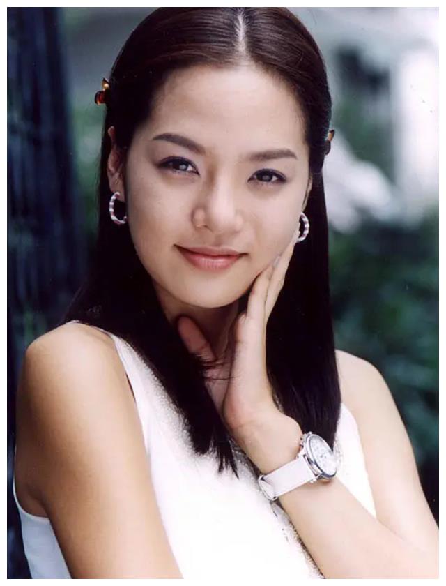 邻家美女蔡琳二婚嫁中国男星两年无互动独自带儿子回韩国