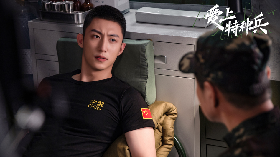 《愛上特種兵》燃情收官 黃景瑜李沁不負(fù)時(shí)代使命傳遞青年力量(圖3) 《愛上特種兵》燃情收官 黃景瑜李沁不負(fù)時(shí)代使命傳遞青年力量(圖3)