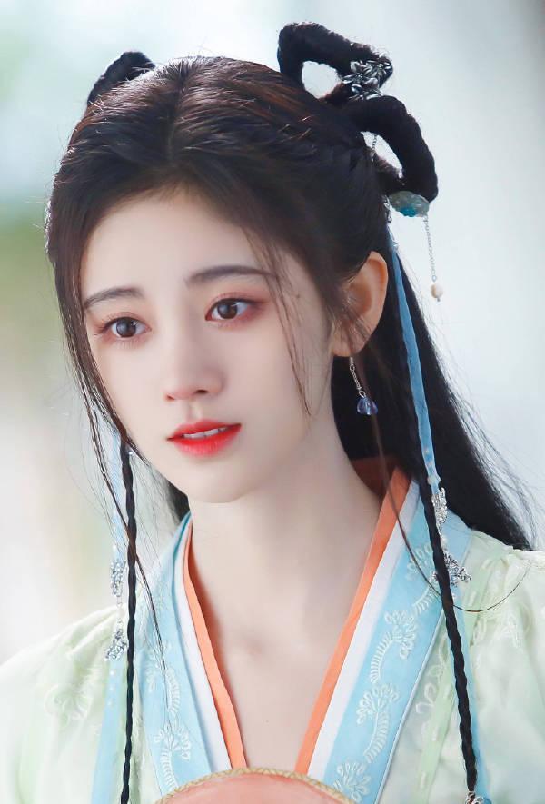 盘点那些漂亮的双平髻造型__财经头条