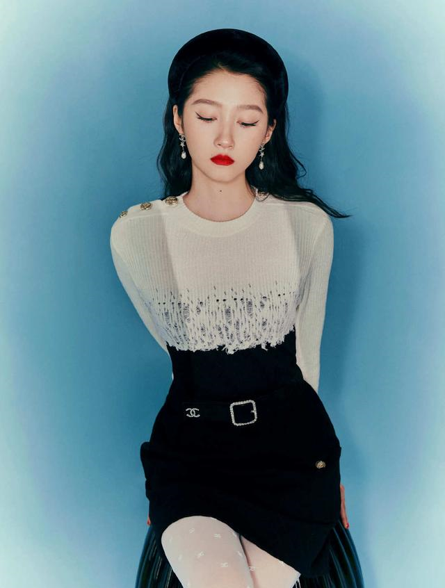 关晓彤也太厉害了,把黑白穿搭穿出了高级感,二八身材比例太优越休闲区蓝鸢梦想 - Www.slyday.coM 关晓彤也太厉害了,把黑白穿搭穿出了高级感,二八身材比例太优越休闲区蓝鸢梦想 - Www.slyday.coM