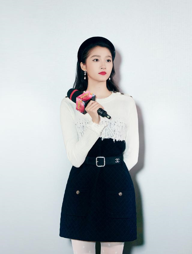 关晓彤也太厉害了,把黑白穿搭穿出了高级感,二八身材比例太优越休闲区蓝鸢梦想 - Www.slyday.coM 关晓彤也太厉害了,把黑白穿搭穿出了高级感,二八身材比例太优越休闲区蓝鸢梦想 - Www.slyday.coM