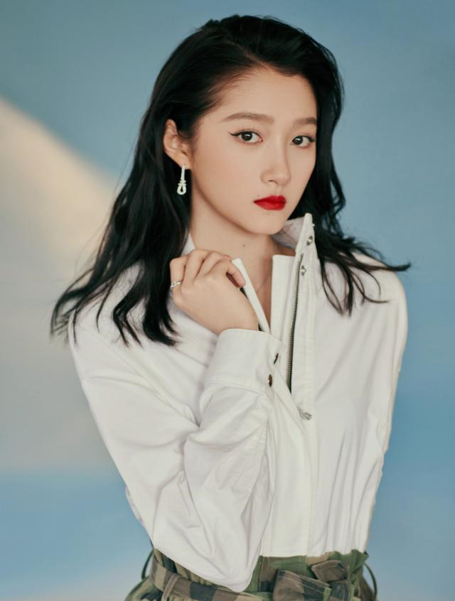 关晓彤也太厉害了,把黑白穿搭穿出了高级感,二八身材比例太优越休闲区蓝鸢梦想 - Www.slyday.coM 关晓彤也太厉害了,把黑白穿搭穿出了高级感,二八身材比例太优越休闲区蓝鸢梦想 - Www.slyday.coM