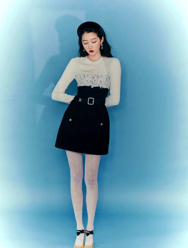 关晓彤也太厉害了,把黑白穿搭穿出了高级感,二八身材比例太优越休闲区蓝鸢梦想 - Www.slyday.coM 关晓彤也太厉害了,把黑白穿搭穿出了高级感,二八身材比例太优越休闲区蓝鸢梦想 - Www.slyday.coM