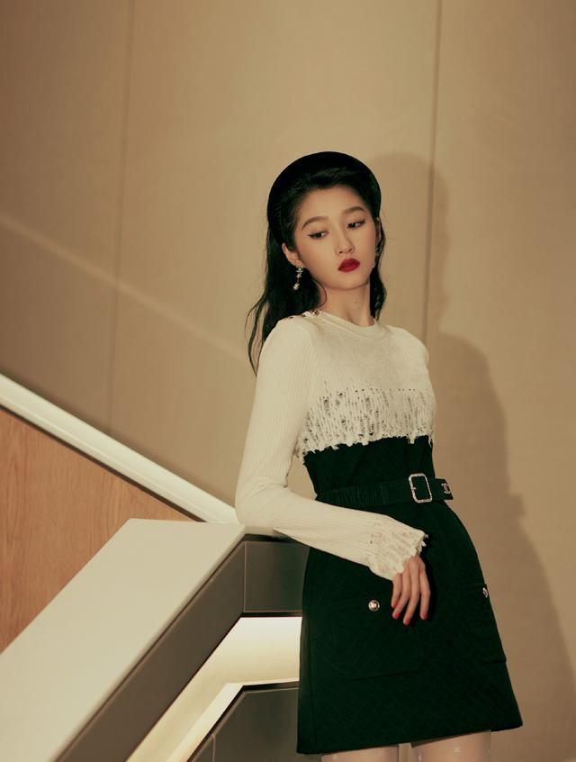 关晓彤也太厉害了,把黑白穿搭穿出了高级感,二八身材比例太优越休闲区蓝鸢梦想 - Www.slyday.coM 关晓彤也太厉害了,把黑白穿搭穿出了高级感,二八身材比例太优越休闲区蓝鸢梦想 - Www.slyday.coM