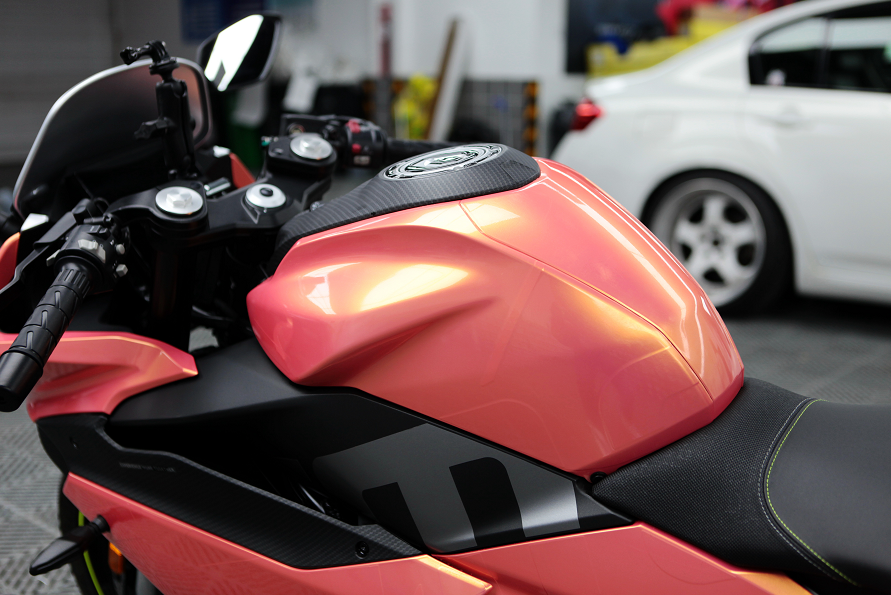 改色珊瑚橙的春风250sr是抖音网红女骑士必备