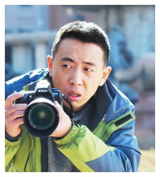 他曾4登春晚,师承黄宏,后与网恋女友相爱20年,今现状如何