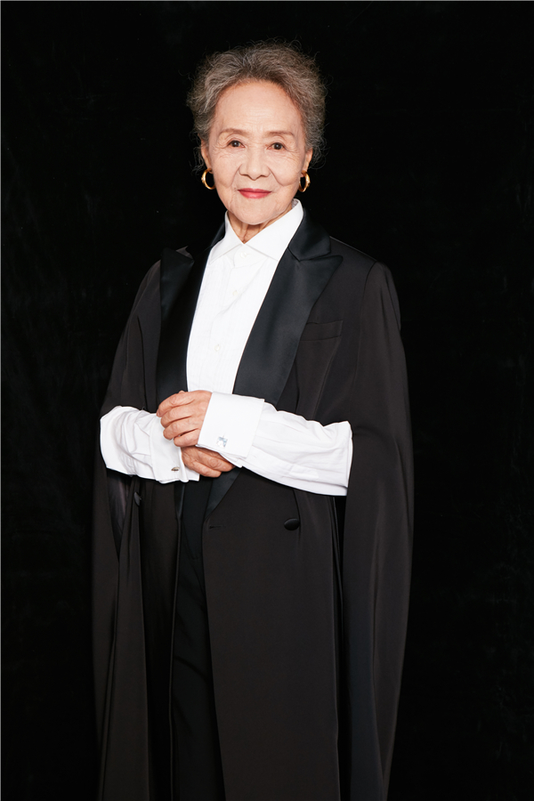 国民奶奶吴彦姝亮相嘉人红毯为知名商业女性颁奖