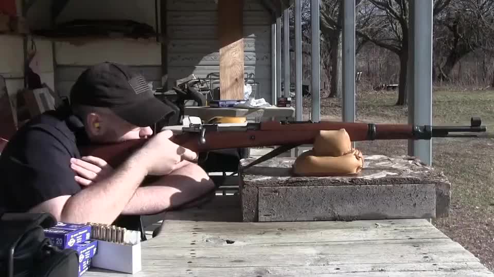 南斯拉夫m48毛瑟步枪,户外靶场射击测试,它是98k的同型枪!