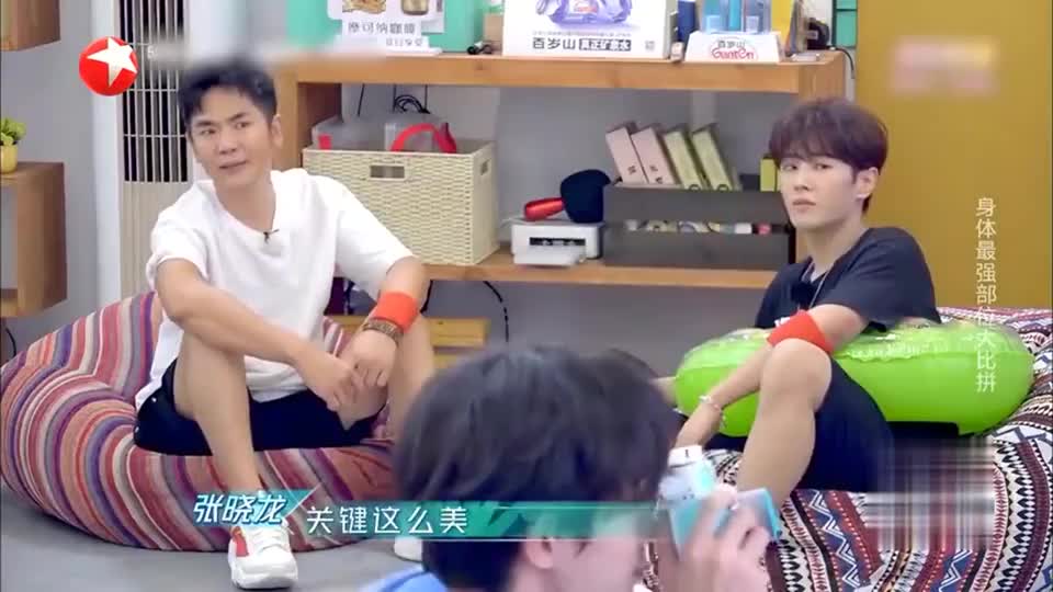 完美的夏天:黄新淳给金子涵拍摄丑照好搞笑啊