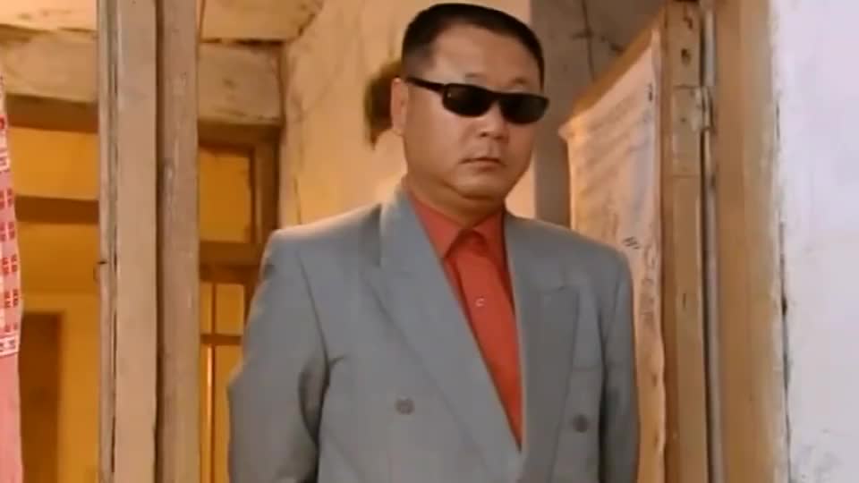 彪哥戴个墨镜去马大帅家,摘下墨镜瞬间,马大帅惊了