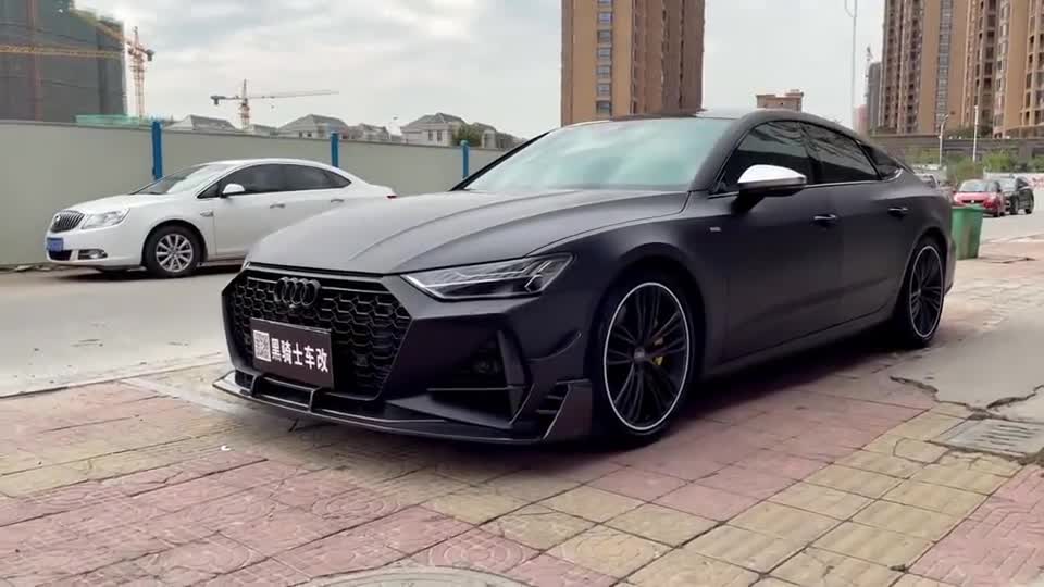 磨砂金属黑的奥迪a7,黑武士不服输